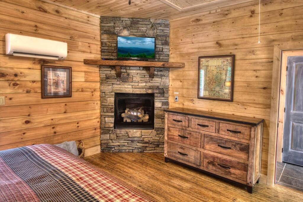 Honeymoon Getaway In Woods Near Noc And Smoky Mtn Rr Villa Bryson City Exterior photo